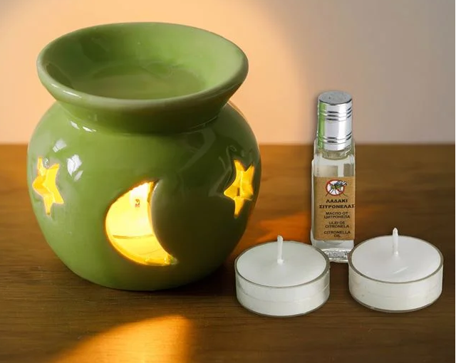 Set Ceramic cu Ulei de Citronella și 2 Lumânări